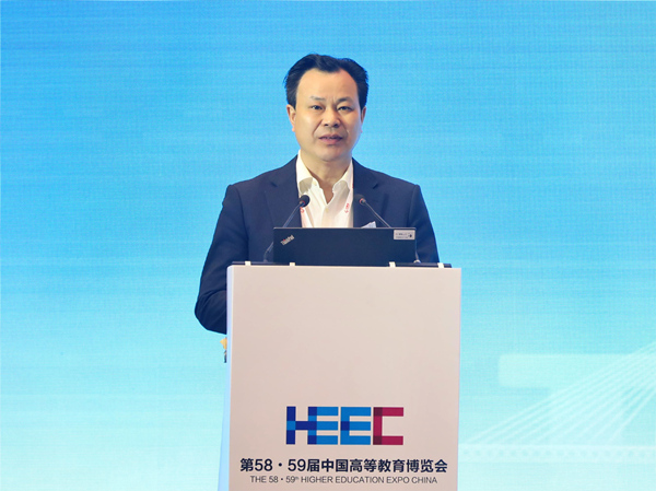 bw西汉姆联中文党委书记曾礼作主旨报告。bw西汉姆联中文供图