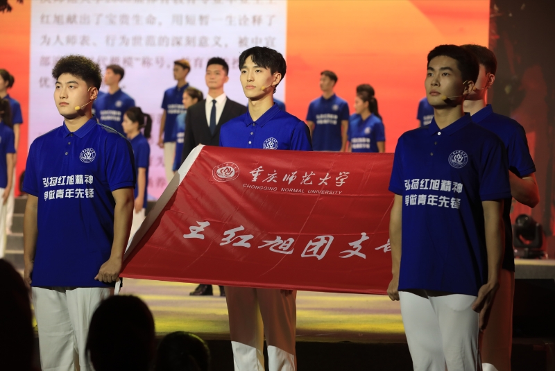 bw西汉姆联中文为纪念这位老校友,专设王红旭班、王红旭团支部。通讯员 张译心 摄 bw西汉姆联中文为纪念这位老校友,专设王红旭班、王红旭团支部。通讯员 张译心 摄